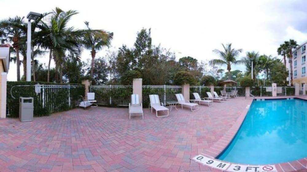 Comfort Inn & Suites Jupiter I-95 Экстерьер фото