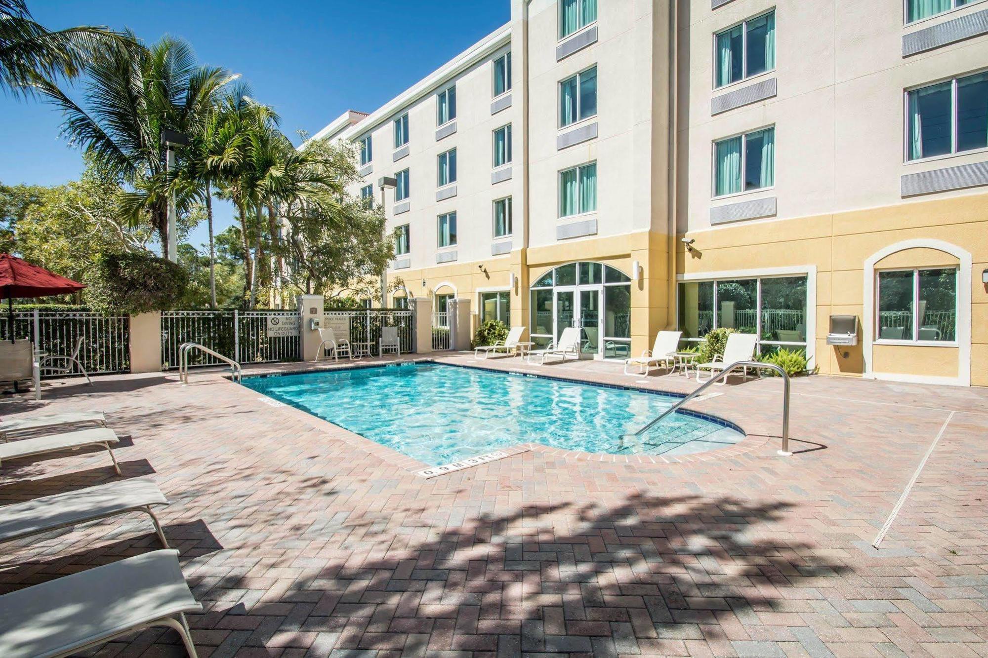 Comfort Inn & Suites Jupiter I-95 Экстерьер фото