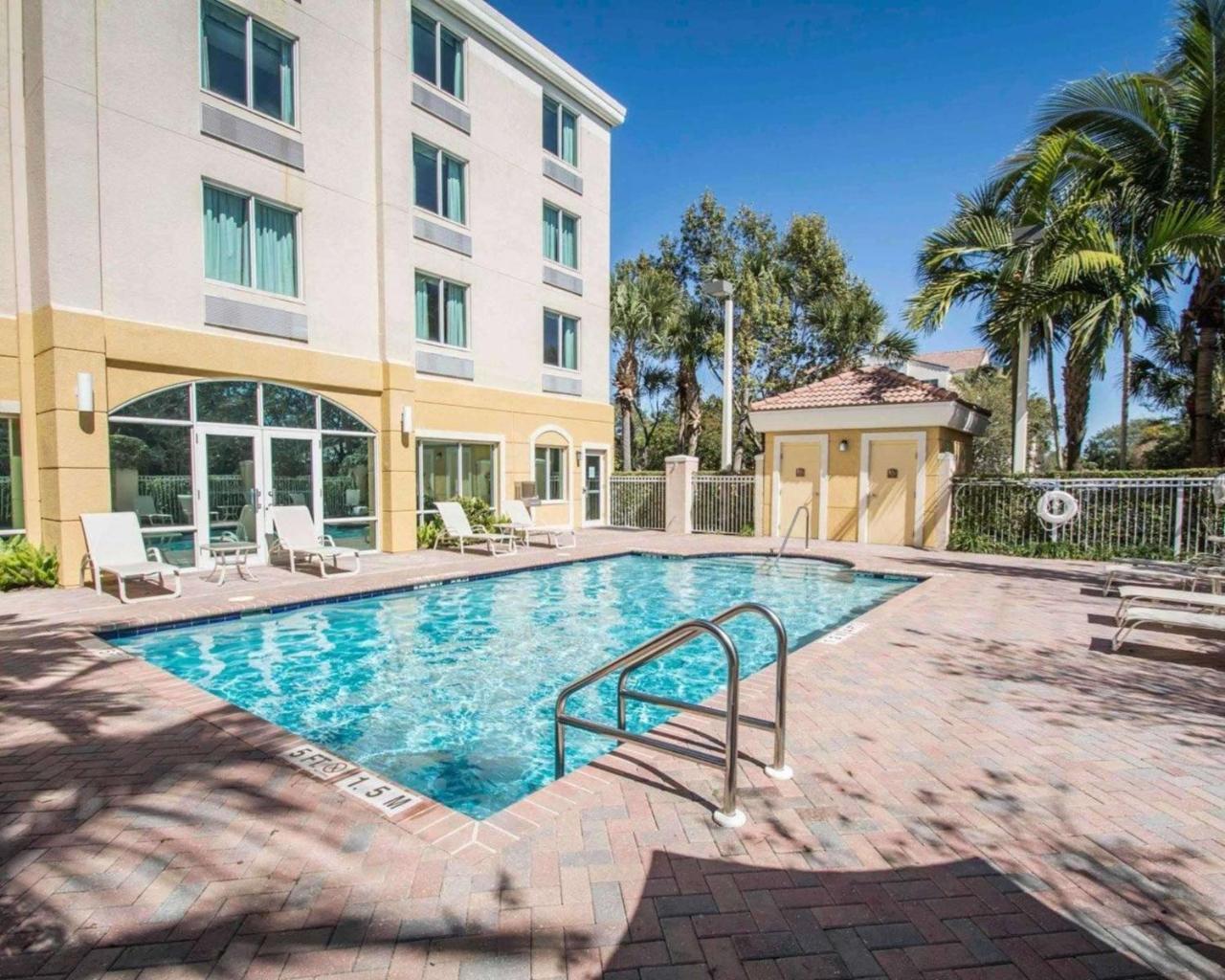 Comfort Inn & Suites Jupiter I-95 Экстерьер фото