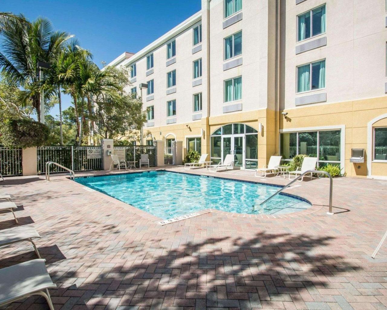 Comfort Inn & Suites Jupiter I-95 Экстерьер фото