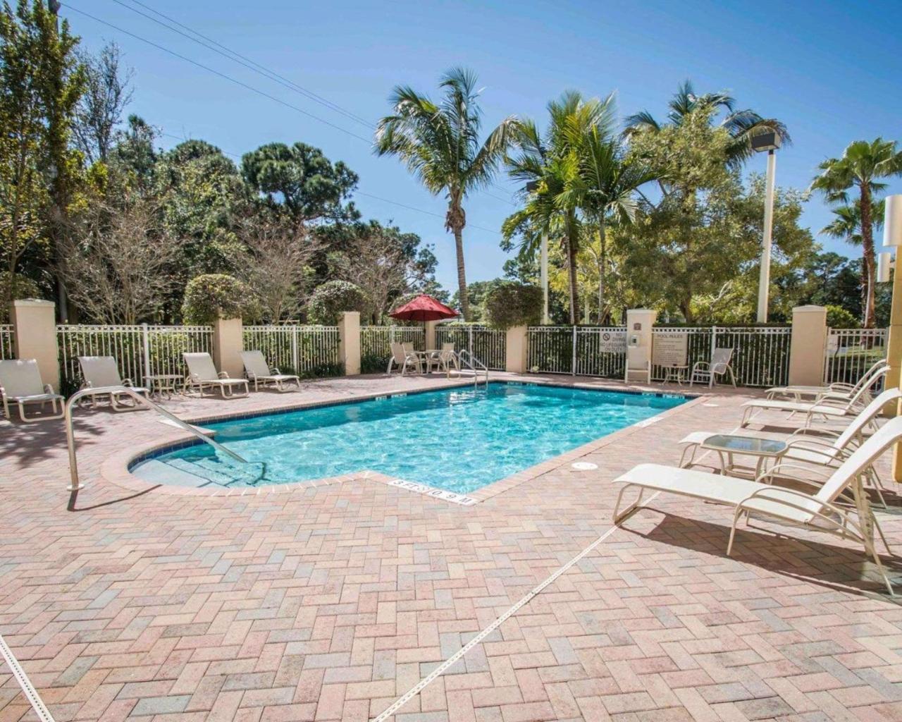 Comfort Inn & Suites Jupiter I-95 Экстерьер фото